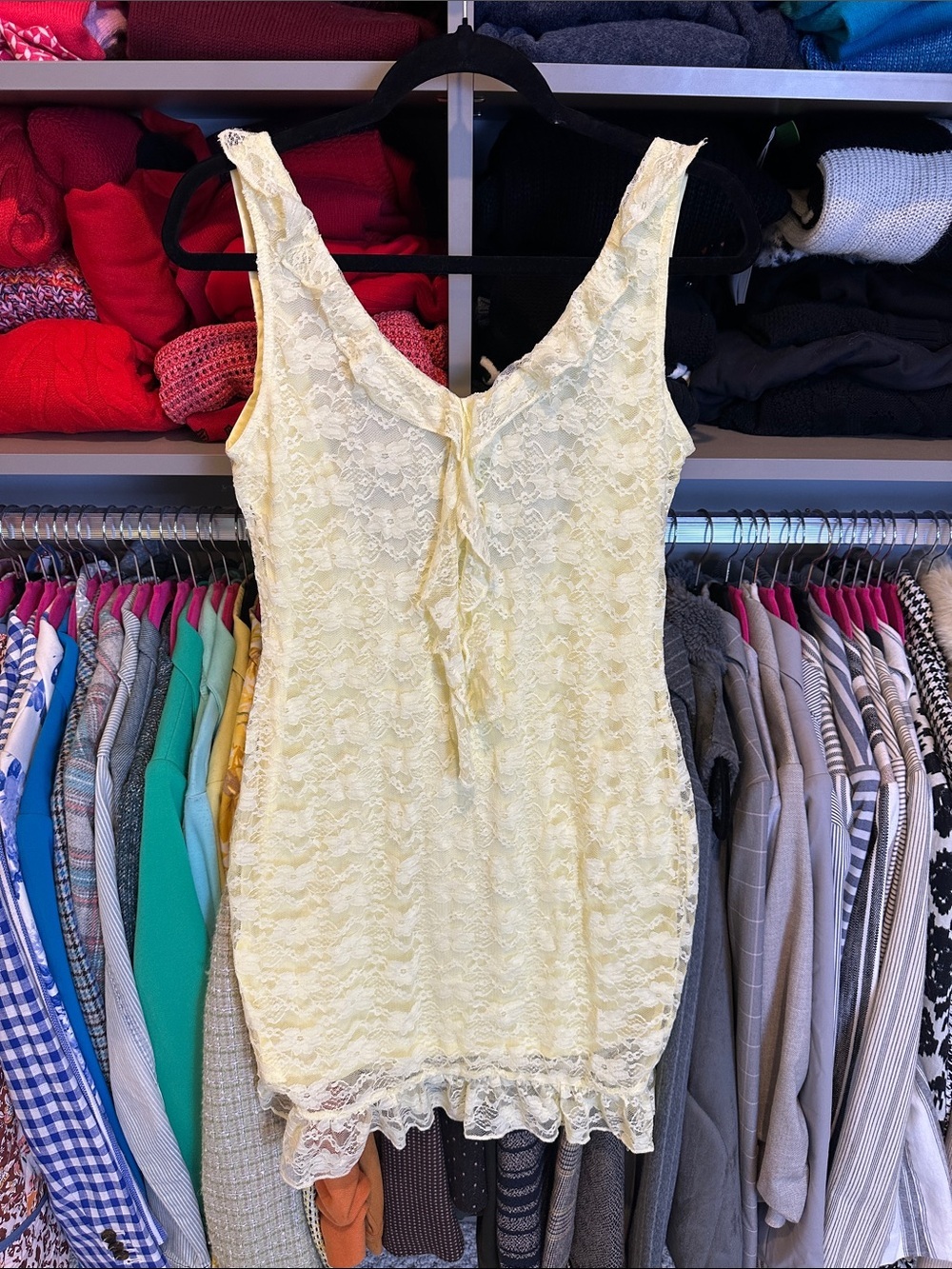 Unbranded yellow lace lined v neck deep scoop back Mimi dress size S